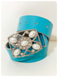 VINTAGE 80’s WIDE TURQUOISE LEATHER WESTERN CINCH WAIST HIP BELT BIG BUCKLE DIAMANTÉ FAUX PEARLS 29 -33