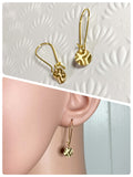 VINTAGE ANTIQUE GOLD BEATEN BRASS DISC SIMPLE ROUND COIN MINIMAL DAINTY DANGLE DROP EARRINGS