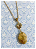 VINTAGE ANTIQUE GOLD BRASS TOOLED OVAL LOCKET GLASS HEART CHARM NECKLACE