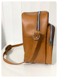 VINTAGE 1960’s 70’s DEEP TAN FAUX LEATHER MESSENGER FLIGHT TRAVEL SHOULDER BAG CASE