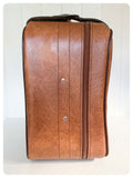 VINTAGE 1960’s 70’s DEEP TAN FAUX LEATHER LUGGAGE WEEKEND BAG CASE RETRO SUITCASE