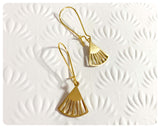VINTAGE ANTIQUE GOLD BRASS SIMPLE MINIMAL DAINTY ART DECO GEOMETRIC FAN EARRINGS