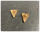 VINTAGE 80’s PURPLE WHITE ENAMEL ANTIQUE GOLD BRASS TRIANGLE GEOMETRIC LIGHTNING STUD EARRINGS