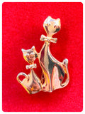 VINTAGE 70’s 80’s ART DECO STYLE GOLD TONE BRASS CUTE CAT & KITTEN WITH BOW TIE BROOCH PIN