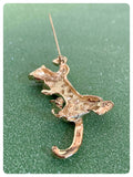 VINTAGE 70’s 80’s GOLD TONE CLIMBING LEOPARD BIG CAT CRYSTAL GEM BROOCH