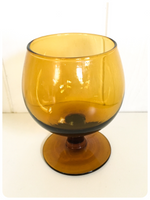 MID CENTURY VINTAGE BRANDY COGNAC AMBER GLASS SET & TEAK DISPLAY STAND