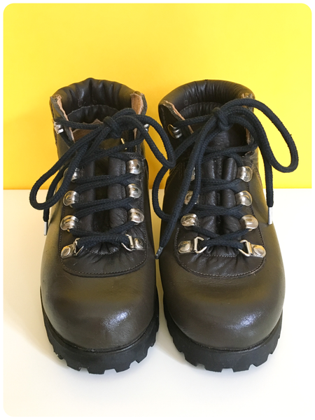 Childrens hiking 2025 boots uk