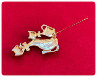 VINTAGE 70’s 80’s ART DECO STYLE GOLD TONE BRASS CUTE CAT & KITTEN WITH BOW TIE BROOCH PIN