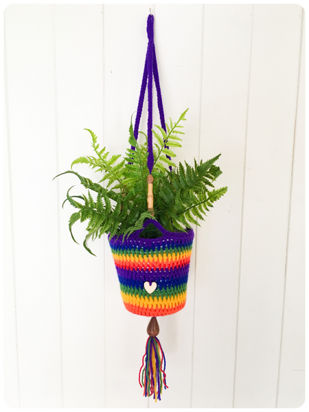 macrame heart plant hanger HAND MADE 1970's INSPIRED RAINBOW HEART MACRAME WOVEN PLANT HANGER HAN – Penny Bizarre