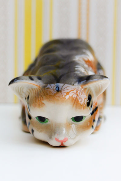 Large Vintage Crouching Tabby Cat Ceramic Ornament - Penny Bizarre - 1