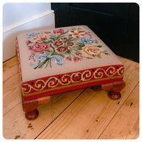 ANTIQUE VINTAGE RETRO QUEEN ANNE TAPESTRY FLORAL NEEDLEPOINT EMBROIDERY FOOTSTOOL FOOT REST POUFFE BOHO COTTAGECORE