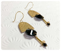 ANTIQUE GOLD HAMMERED BEATEN BRASS & BLACK FACETED CRYSTAL GLASS RETRO MINIMAL TRIBAL GEOMETRIC MODERNIST DROP EARRINGS
