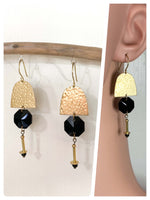 ANTIQUE GOLD HAMMERED BEATEN BRASS & BLACK FACETED CRYSTAL GLASS RETRO MINIMAL TRIBAL GEOMETRIC MODERNIST DROP EARRINGS