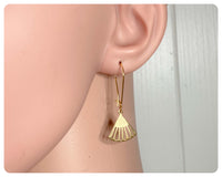 VINTAGE ANTIQUE GOLD BRASS SIMPLE MINIMAL DAINTY ART DECO GEOMETRIC FAN EARRINGS