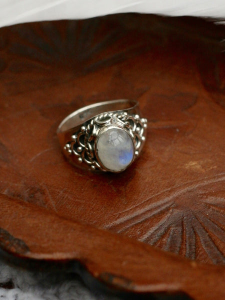 Sterling Silver Vintage Moonstone Ring - Penny Bizarre - 1