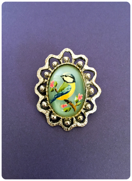 VINTAGE ANTIQUE SILVER & RESIN HAND PAINTED BLUE TIT BIRD BROOCH